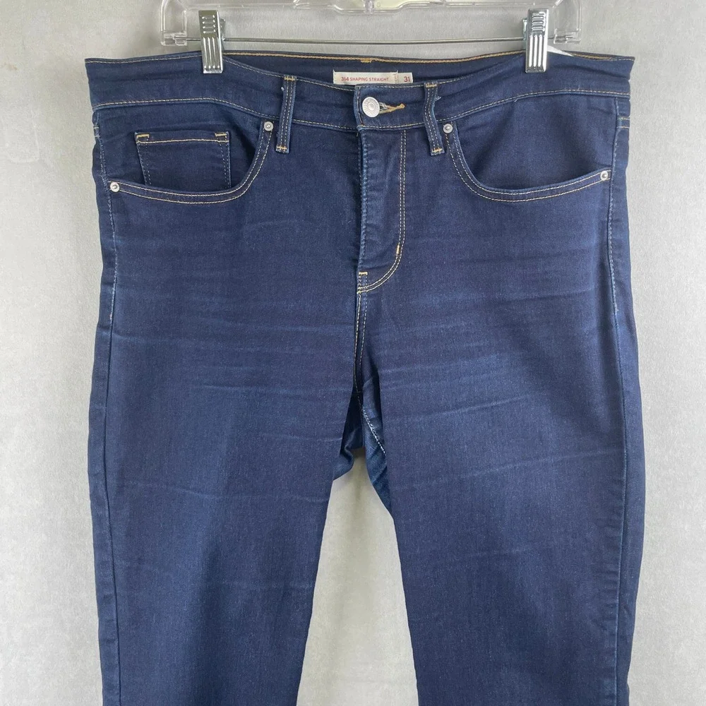 Levis fits large